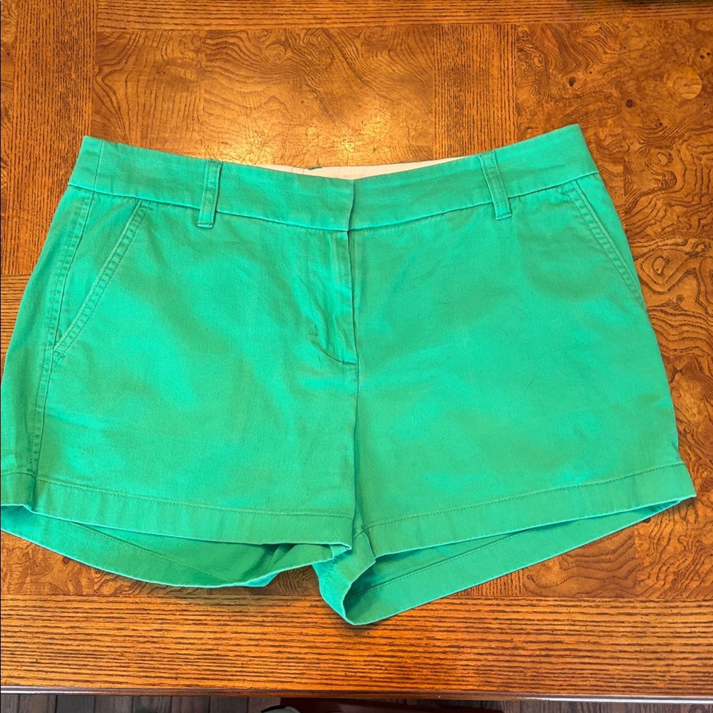 J. Crew Vibrant Green Women's Chino classic summer short , 100 % Cotten